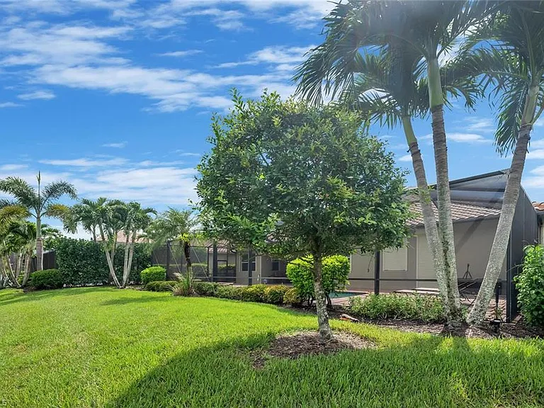 21093 Torre Del Lago St — Photo 32