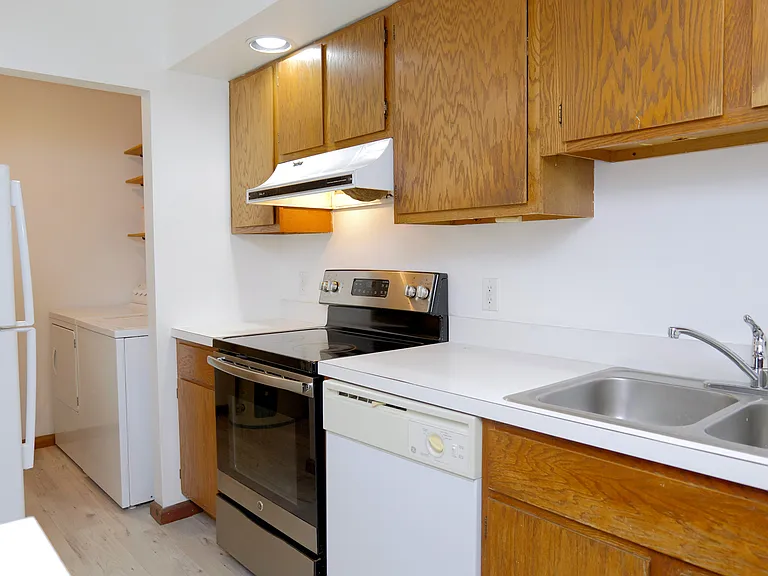 118 W King Rd — Photo 6