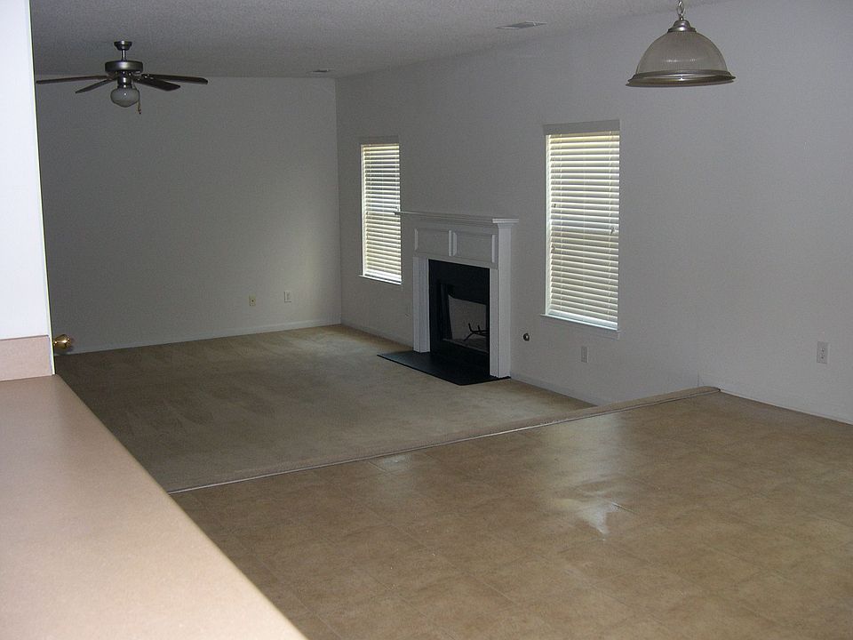 2nd image of 95 Oak Terrace Dr