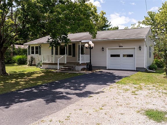 3rd image of 4044 Avon Lake Rd