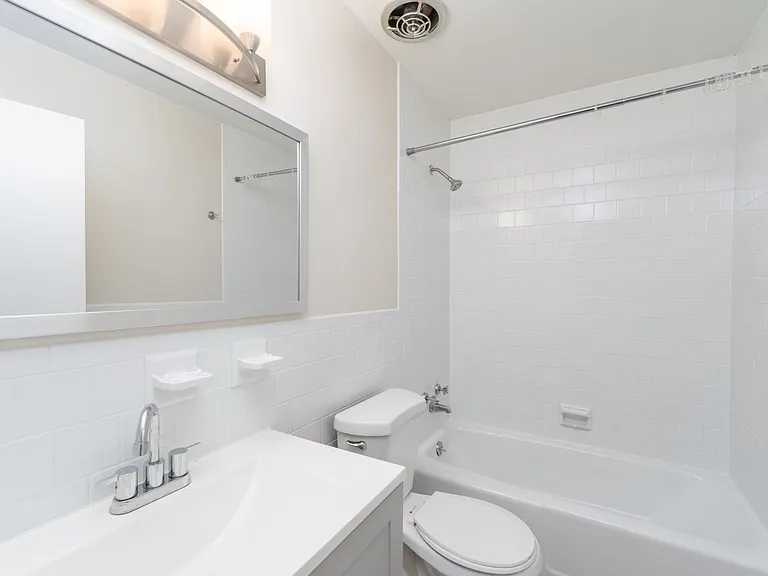 Brooke Court Apartments — Photo 16