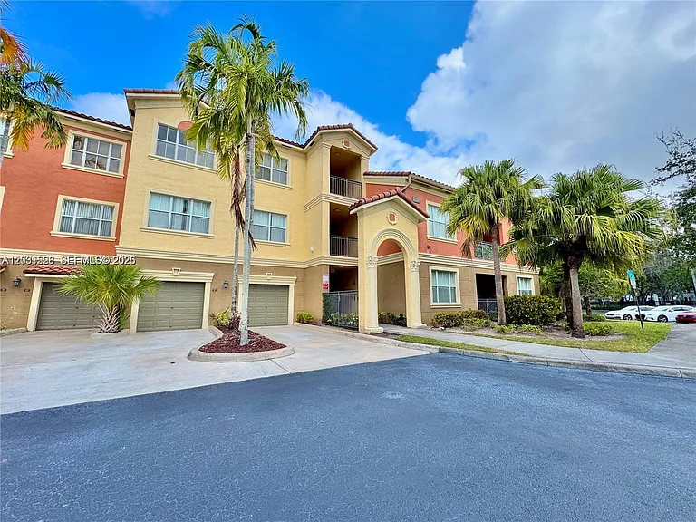 4700 SW 160th Ave #423 — Photo 3