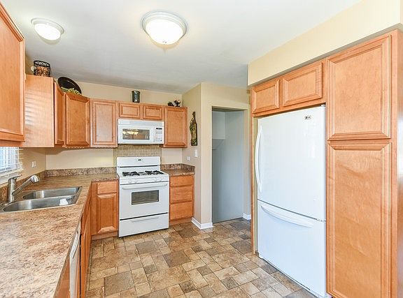 4th image of 16618 Paxton Ave