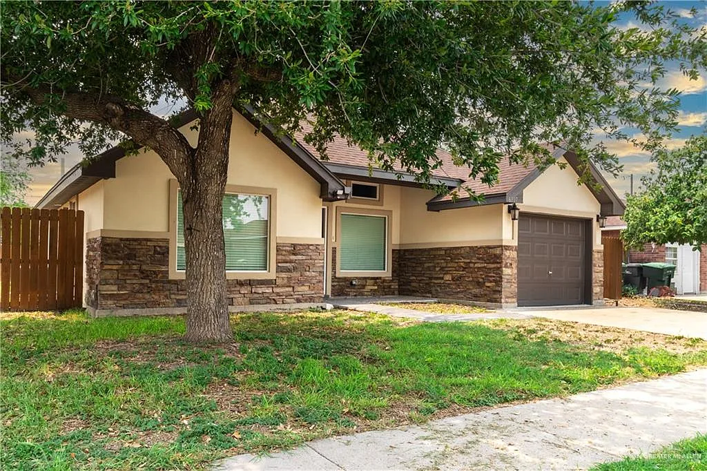 3 bed, 2.0 bath, 1098 sqft, $1,300 — Photo 3