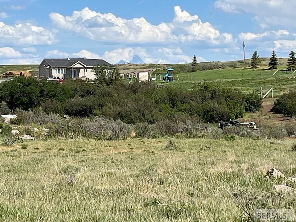 2nd image of 3096 Foothills Dr