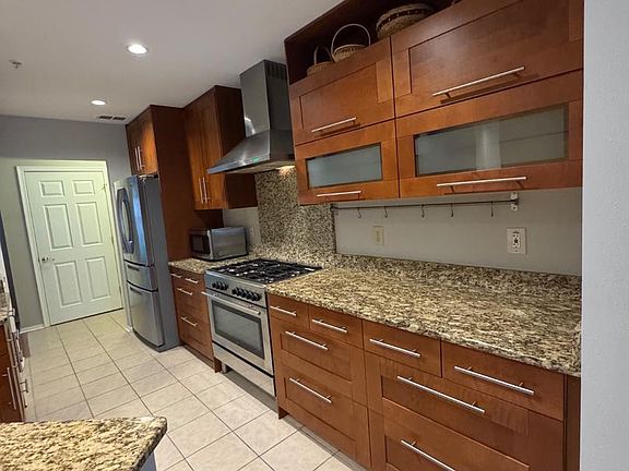 4th image of 296 Canterbury Rd APT C
