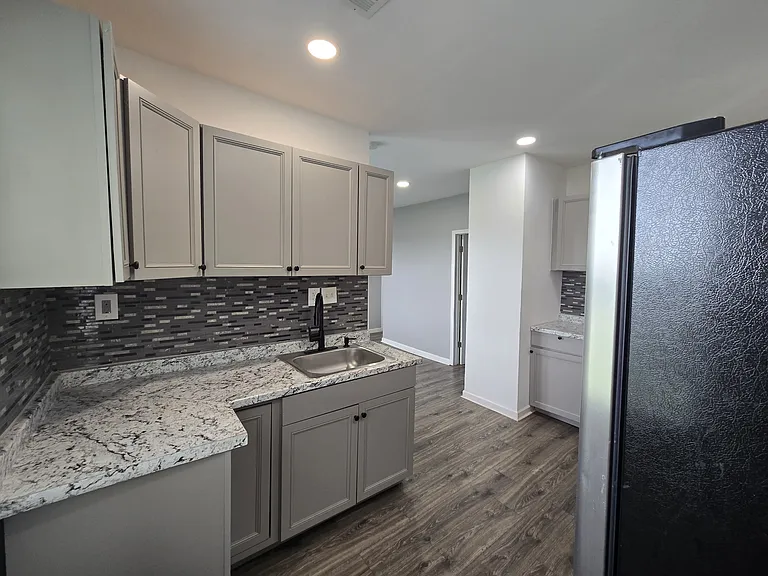 9340 Moffat Ave — Photo 7