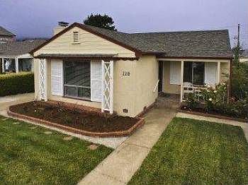 1st image of 220 Rockwood Dr