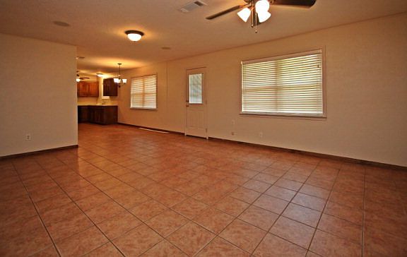5th image of 110 Woodlawn Dr