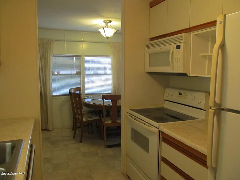 331 Holiday Park Blvd NE — Photo 8