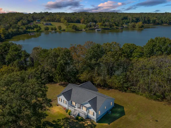 16025 Days Bridge Rd, Mineral, VA 23117