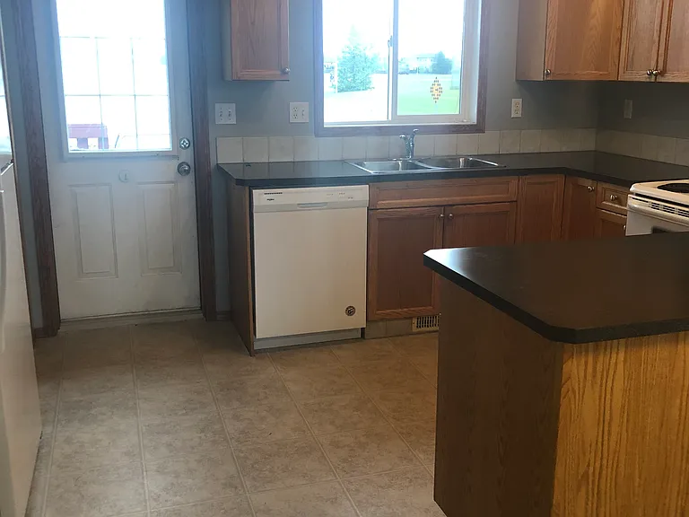 233 Kendrew Dr — Photo 4