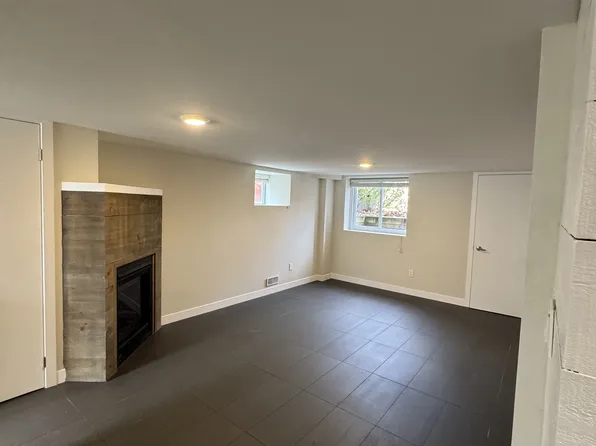 40 Bond St, Oakville, ON L6K 1L7