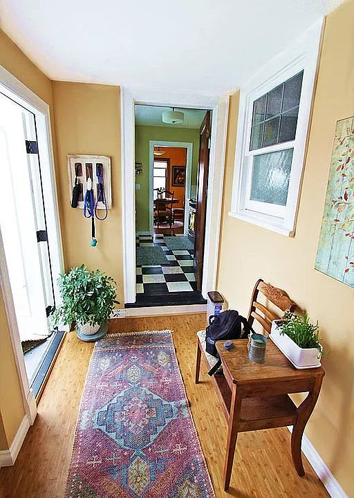 Upstairs entrance hall way