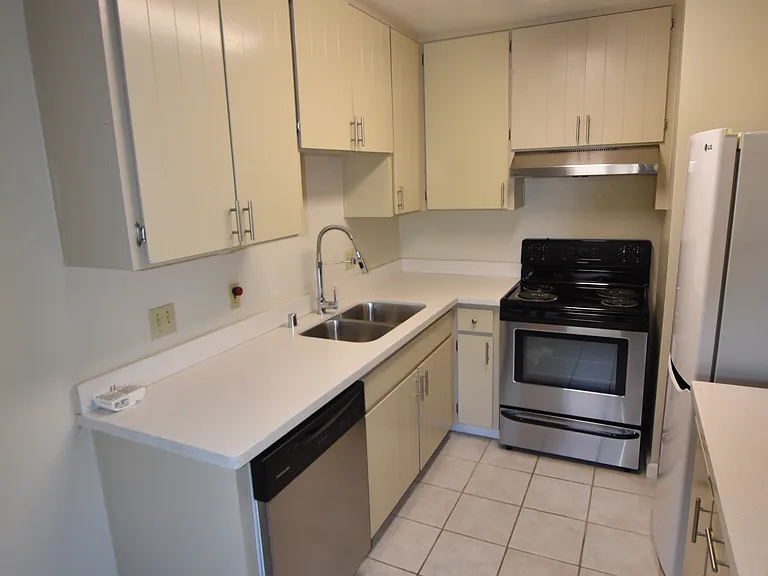 185 Union Ave #18 — Photo 11