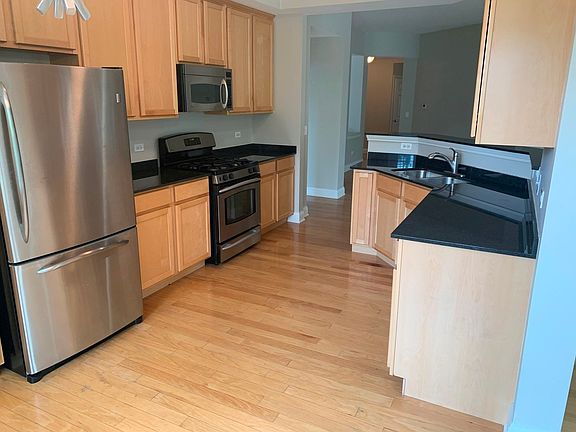 3rd image of 2700 Summit Dr APT 211