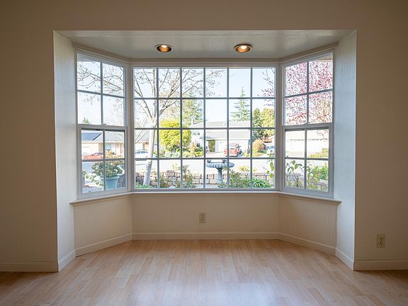 4th image of 3605 Deer Park Ct