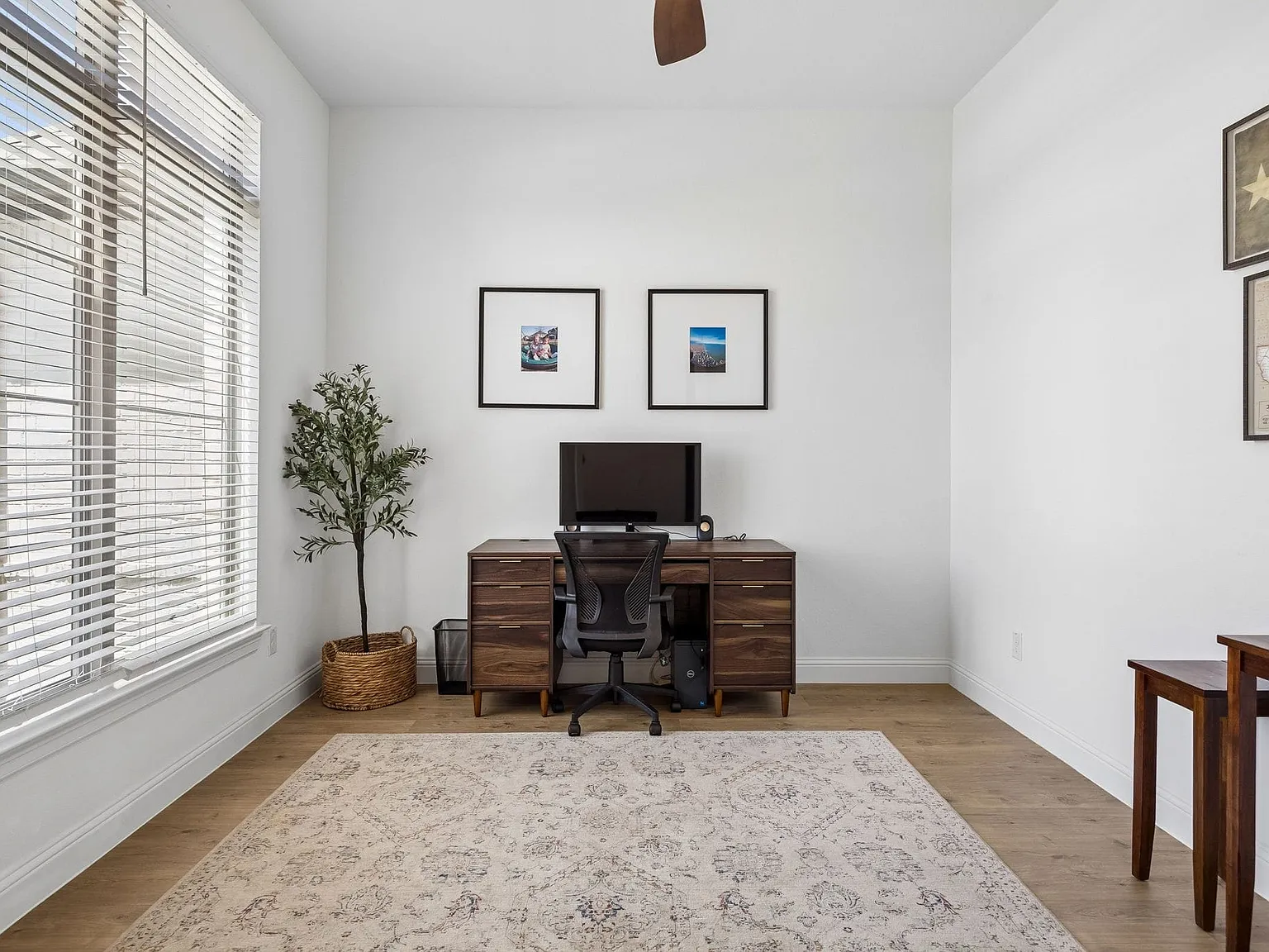 4 bed, 3.0 bath, 2666 sqft, $3,700 — Photo 4