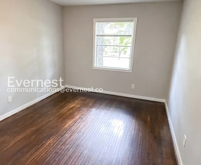 224 13th Ave NE — Photo 10