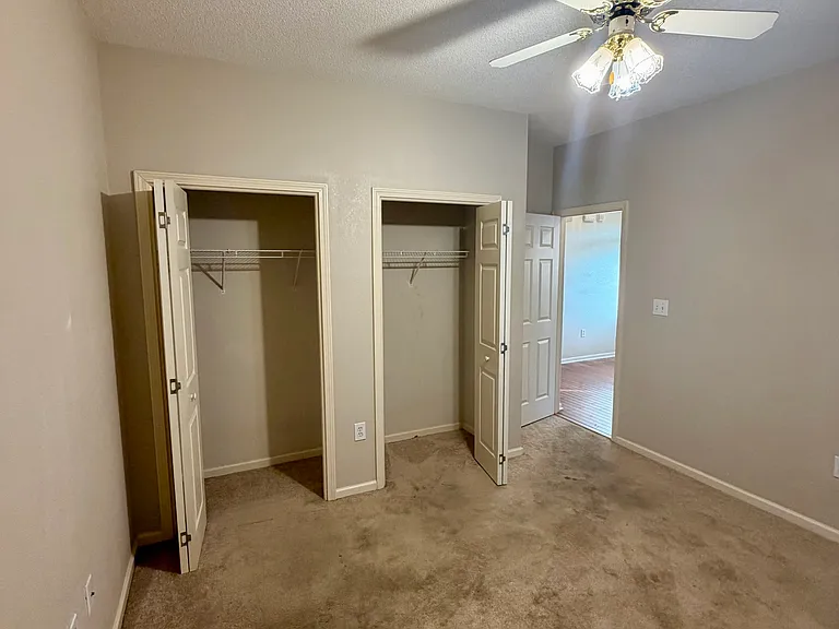 213 Carrington Ln — Photo 14