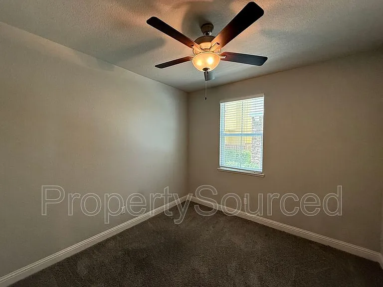 948 Posey St — Photo 16