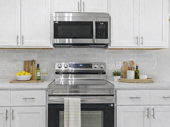 3rd image of 2932 Cedarwood Dr