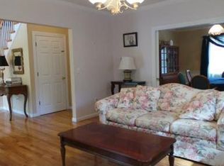 20 McKenzie Ln, Foxboro, MA 02035