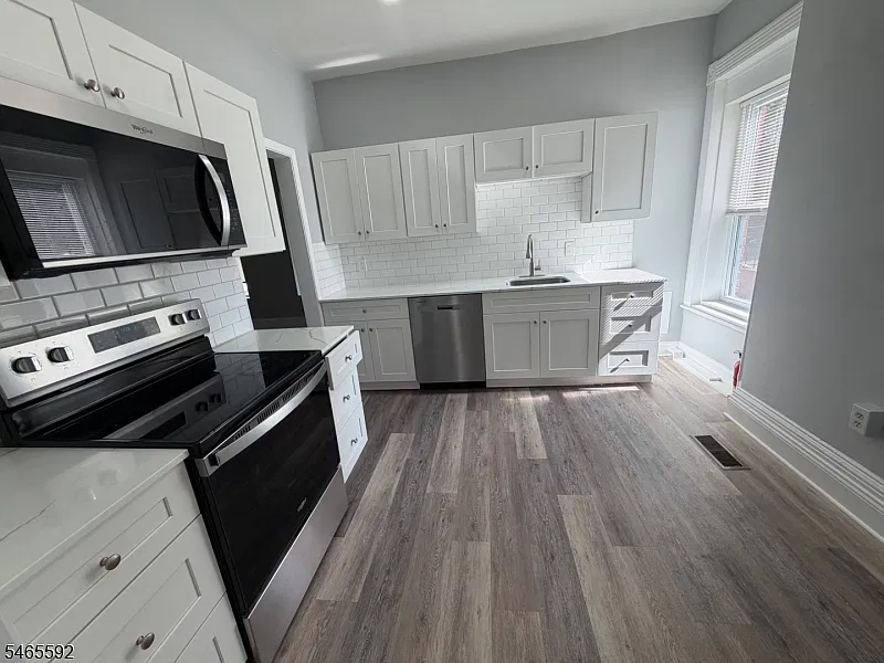 2 bed, 1.0 bath, $2,000 — Photo 3