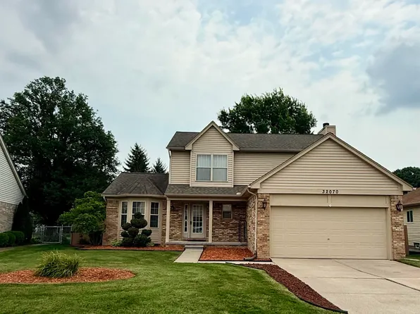 32070 Oakcrest Dr, Chesterfield, MI 48047