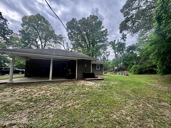 3rd image of 1830 Woodlawn Ave