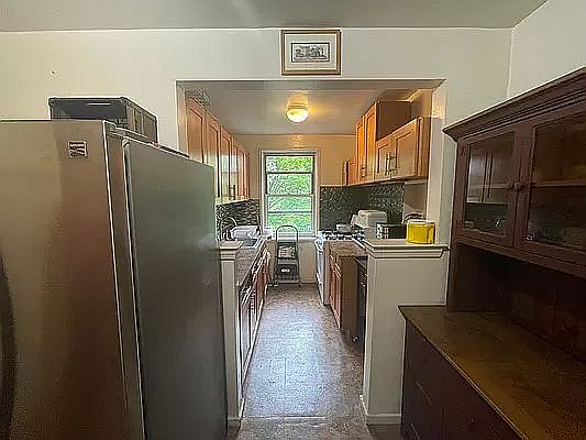 3rd image of 2610 Henry Hudson Pkwy E #5