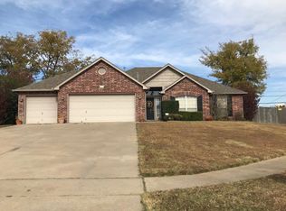 220 N Oak Pl W, Broken Arrow, OK 74012