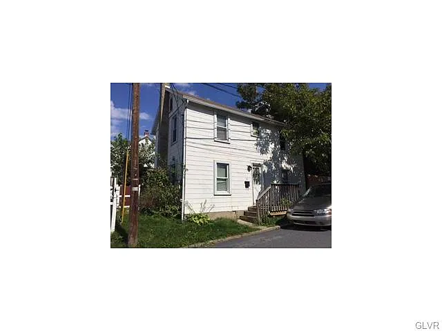 18 S 10th St photo 1