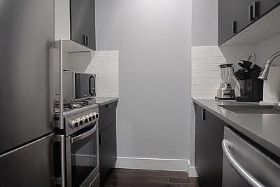 4th image of 315 W 55th St APT Lc