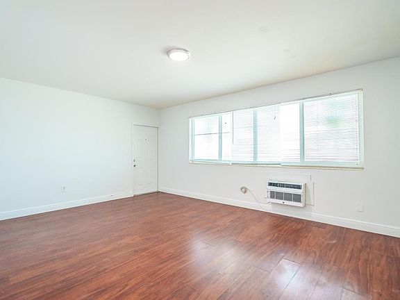 3rd image of 7130 Carlyle Ave #3-3-7130