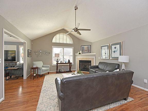 4th image of 9102 Royal Oak Ln