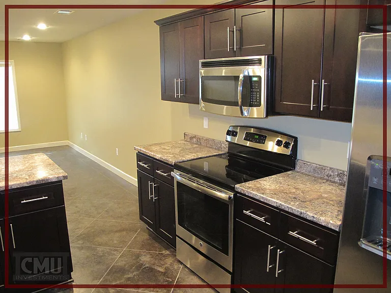 2212 Thorn St — Photo 5