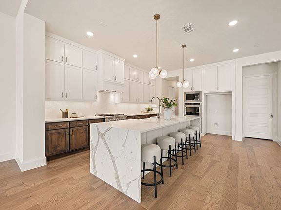 4th image of 2131 Ravenwood Dr