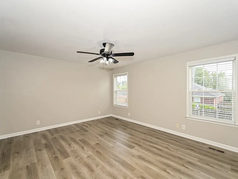 2910 Iona Dr — Photo 9