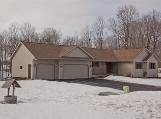 S5567 Glacier Dr, Baraboo, WI 53913