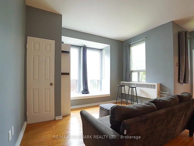 1432 Queen St E #3 — Photo 2