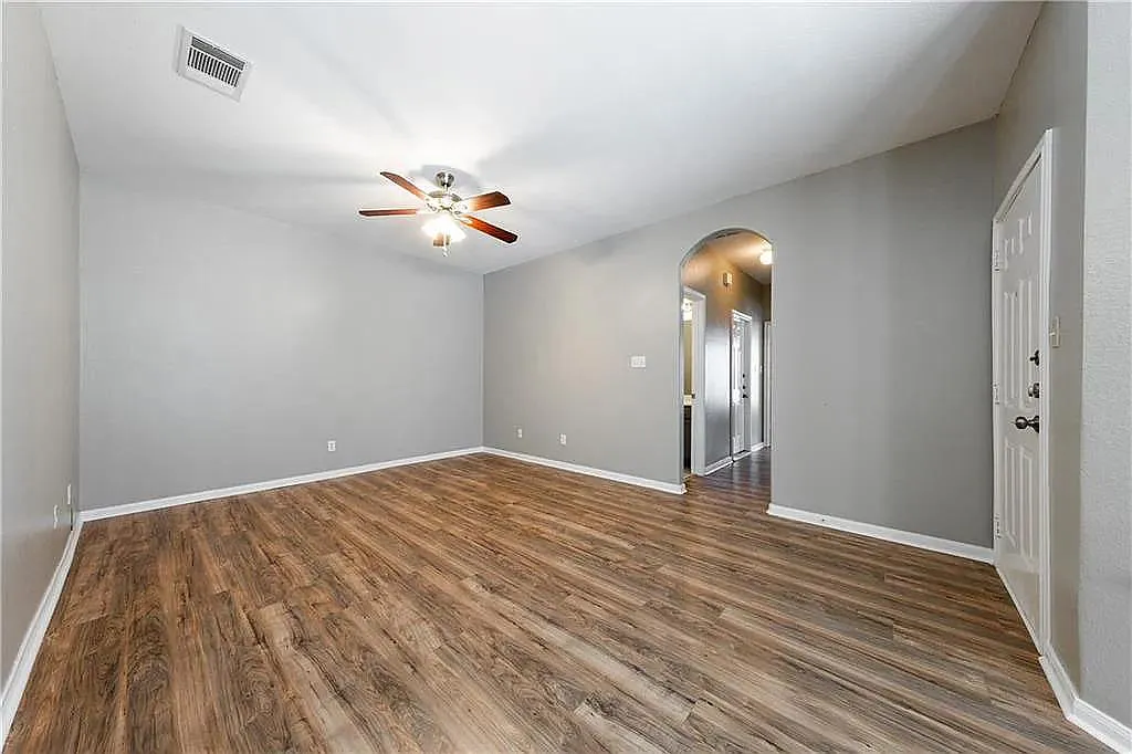 3 bed, 1149 sqft, $1,750 — Photo 2