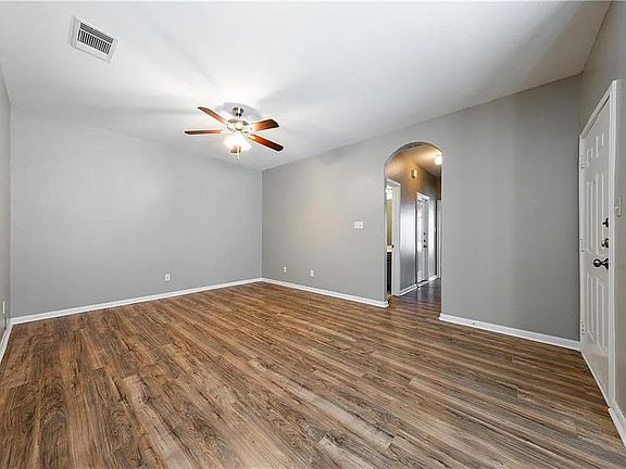 2nd image of 2813 Southampton Way