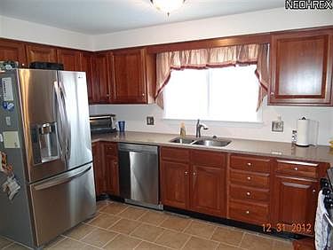 4th image of 413 Georgia Ave