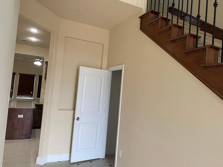 1703 Leann Ln — Photo 2