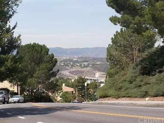 3 bed, 2.5 bath, 2246 sqft, $3,900 — Photo 2