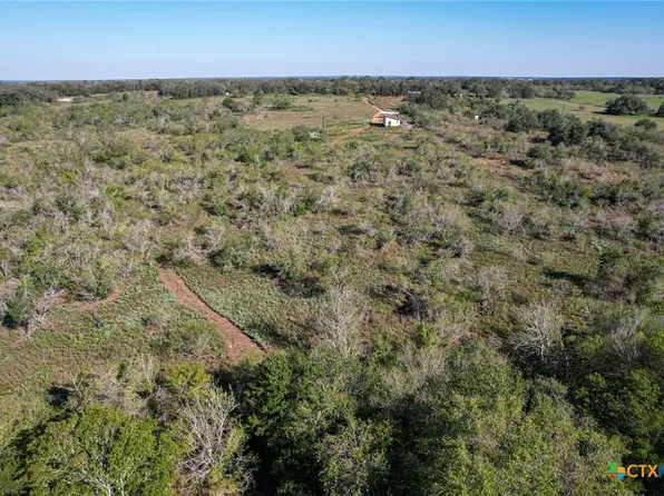 1366 County Road 467, Stockdale, TX 78160