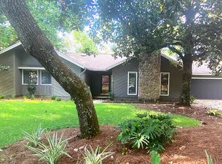 2820 Whisper Oaks Dr, Gulf Breeze, FL 32563