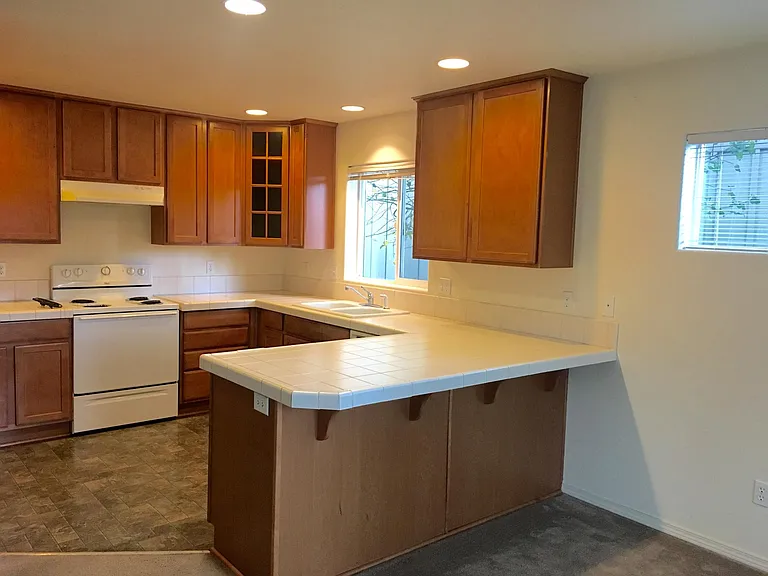 4047 Thoroughbred Ave SE — Photo 4