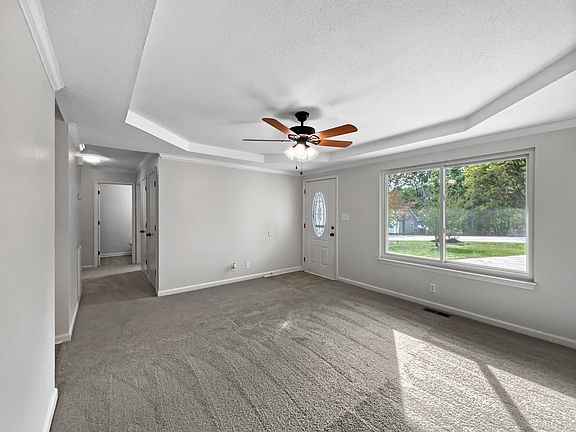 3rd image of 271 Stephanie Dr